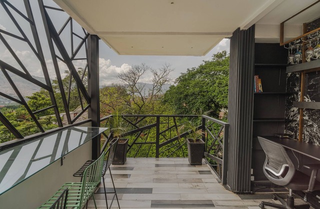 Luxury Apartment - Balcony With Panoramic View