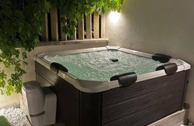 Luxury Apartment Collection Sea Suite - Private Jacuzzi