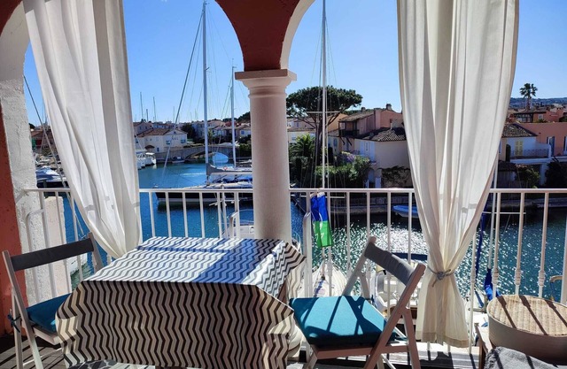 Luxury Apt : Great View , Modern and renovated.