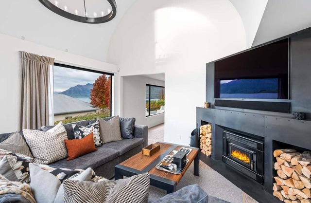 Luxury Away - Karearea - Hot Tub-Free Parking-BBQ