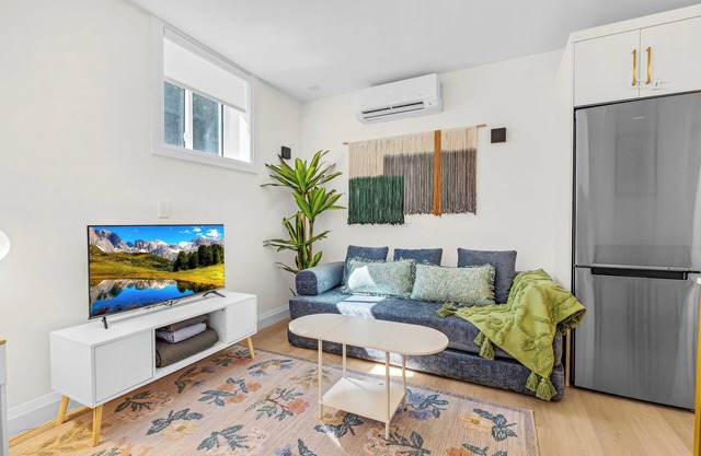 Luxury Bachelor Guesthouse - New Built - Wifi