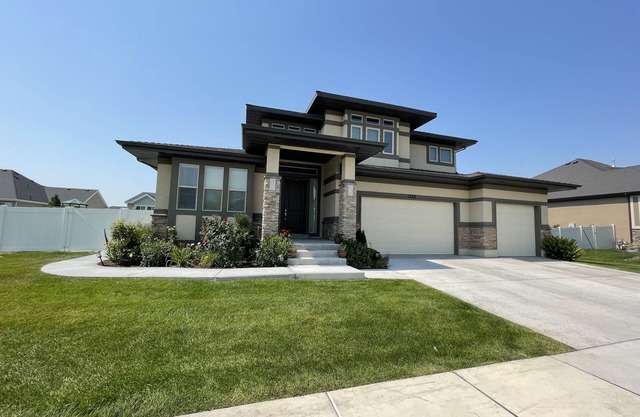 Luxury Basement Apartment with Private Access.