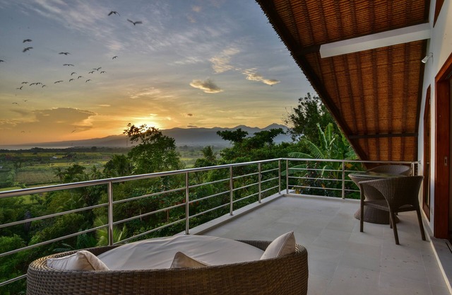 Luxury Beach & Cliff Villa with Unbelievable Panoramic Views.
