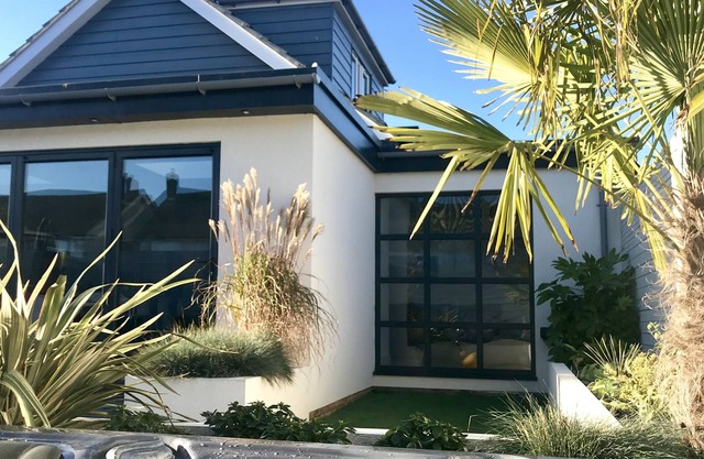 Luxury Beach House in The Witterings with Hot Tub