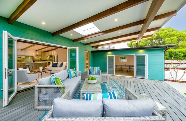 Luxury beach cottage with private hot tub & EV Charger- walk to water