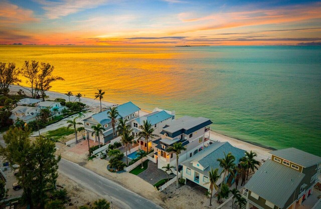 Luxury Beachfront Home w/Pool, Spa, Gulf Views
