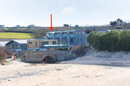 Luxury beachside sea view apartment