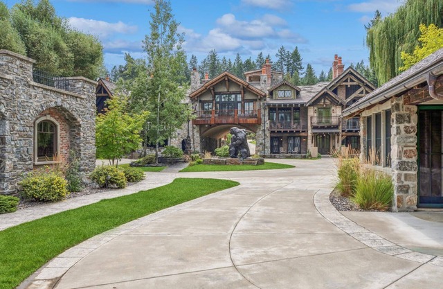 Luxury Bear Dance Chalet in exclusive gated community! Fireplace! Boat Dock!