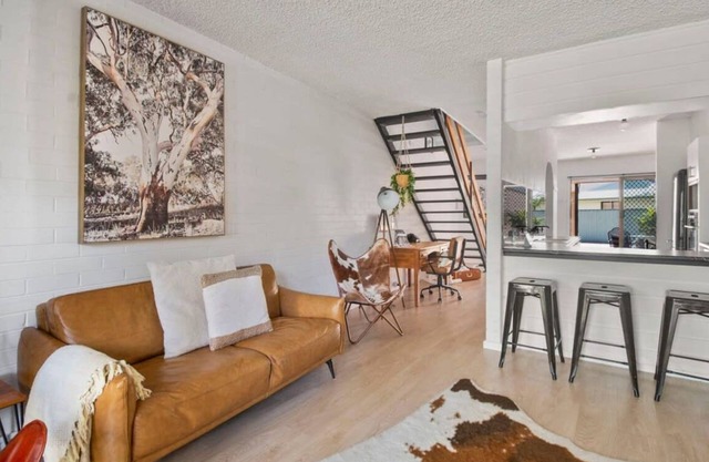 Luxury by the Lagoon - Water Views, 3 Mins to CBD