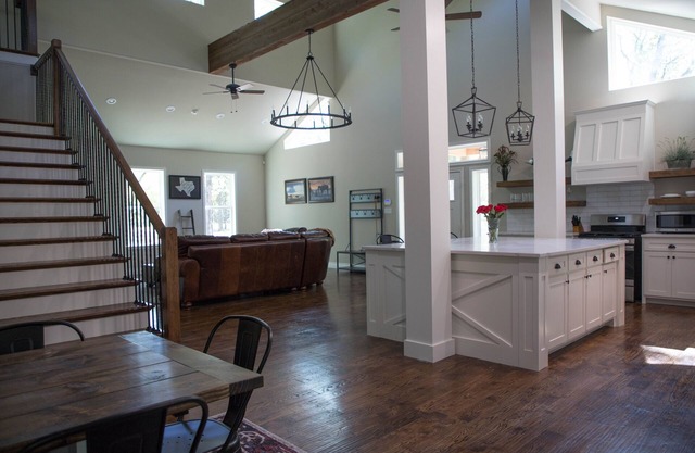 LUXURY CABIN 50 MIN FROM DALLAS ON 126 LUSH ACRES