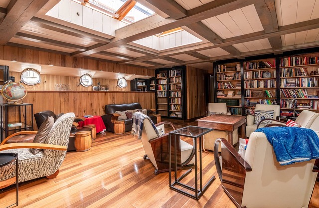 Luxury Canary Wharf House Boat Room 2