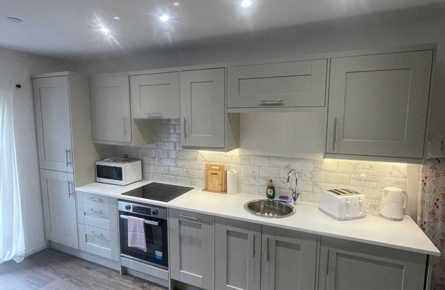 Luxury Cardiff Apartment with Free Parking