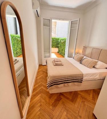 Luxury Central Condo with Private Terrace in Nice