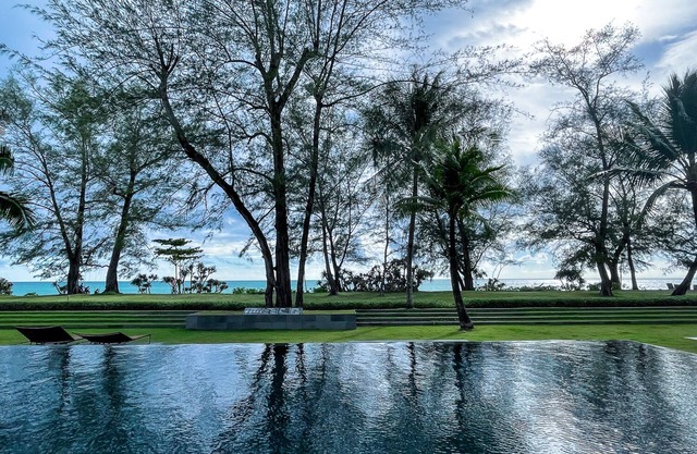 Luxury Condo - 2 Bedroom - Direct Pool & Beach Access