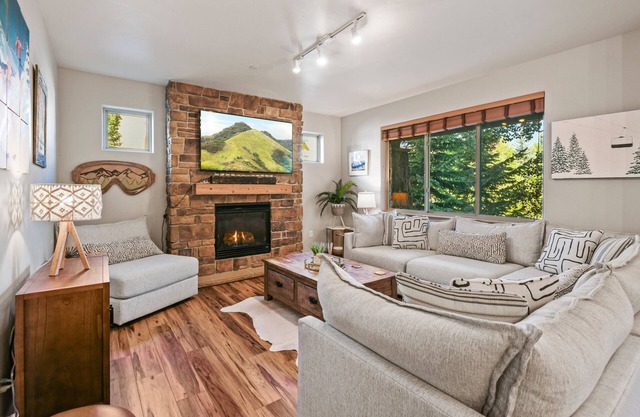 Luxury Condo 613 I Pool I Club House I Hot Tub I Views I Best Price I Discounted Attractions