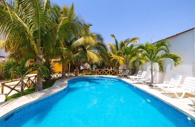 Luxury Condo w/AC & Kitchen + 2 Pools near Mancora Beach