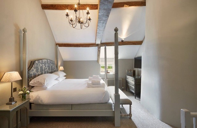 Luxury Cosy Cotswolds Cottage-Parking-Fire-Garden