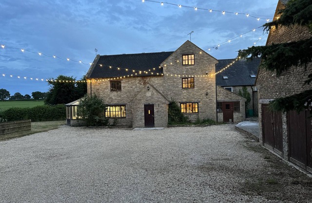 Luxury Cotswolds Retreat - Next to Bath & Castle Combe