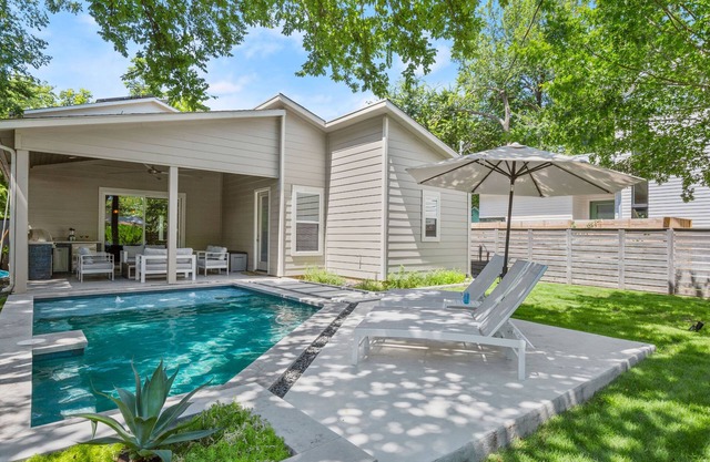 Luxury East Austin near Downtown w/Heated POOL