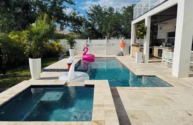Luxury Escapes Home W/Heated Pool & Spa Near IMG & Siesta Key Beach