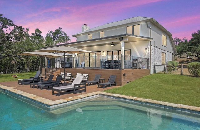 Luxury Estate, Pool, Patio, Hill Country Views!
