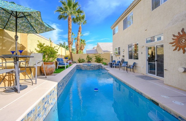 Luxury Family Pool/Spa Family Getaway Las Vegas/Red Rock 3 BD/2.5 BA nn