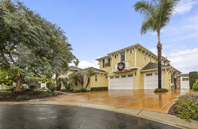 Luxury Family Resort Home Near Beach~ Pool ~ Hot Tub ~ Sportcourt