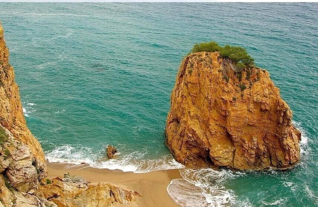 Luxury historic holiday home, which sleeps 14 (+3) 5 km. from the beach