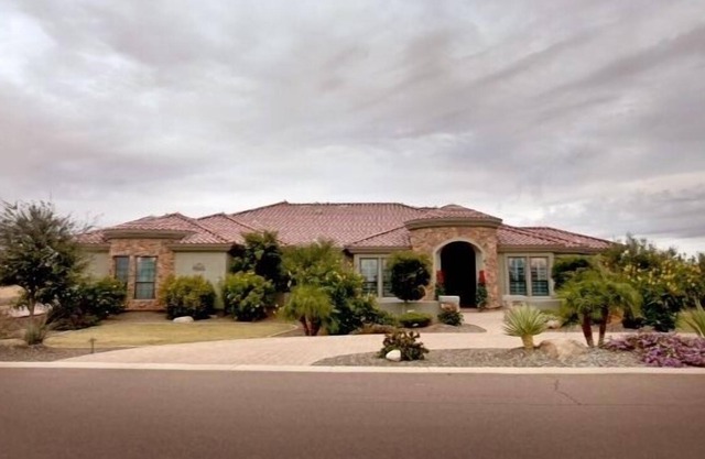 Luxury Home 10 min: Surprise Tennis Complex, Cardinal Stadium, Casino & Shopping