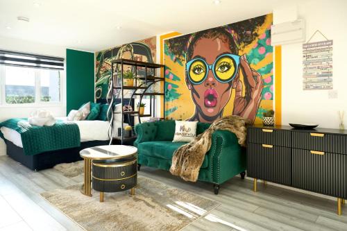 Luxury Home Sleep 8 SAUNA, LONG STAYS ,WIFI , NETFLIX, BALCONY- CONTRACTORS WELCOME-HAVEN4u