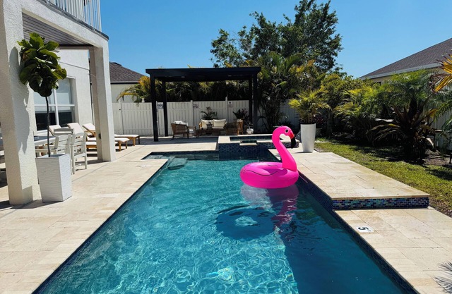 Luxury Home W/Pool Spa & Pool Heated Near IMG & Beach