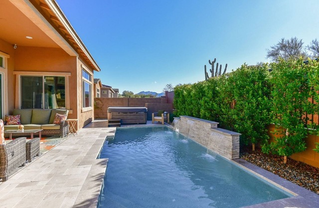 Luxury Home with pool 30 minutes from Superbowl & 10 minutes from Phoenix Open!