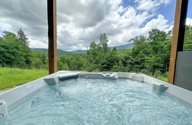 Luxury Home with Unsurpassed Views W Hot Tub