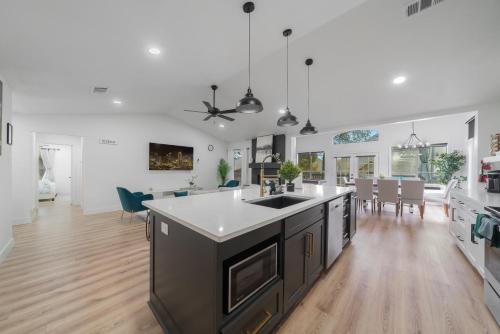 Luxury in Euless Near DFW Airport & Cowboys stadium