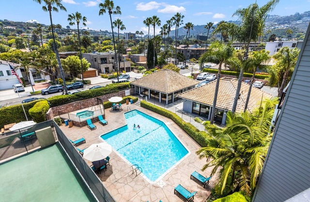 Luxury La Jolla Shores Condo with Pool, Jacuzzi, Tennis Courts, Pickelball Court