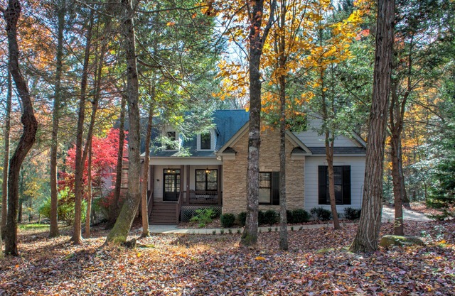 Luxury Lake Lure Home w/Resort Amenities + Biltmore Pass | 55 Min to Asheville