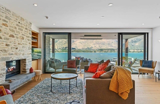 Luxury Lake View Summ