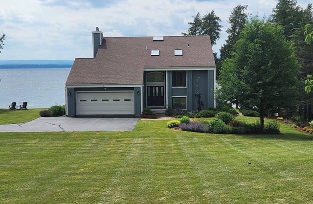 Luxury Lakefront Getaway