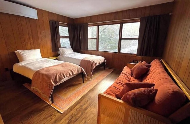 Luxury Lakefront Log Cabin