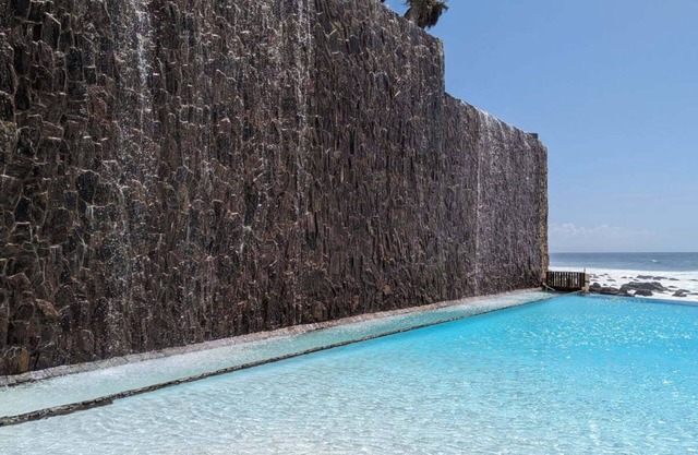 Luxury Las Olas Grand- 3 Bedroom Oceanfront Condo w/3 Pools, 5 hot tubs, beach.