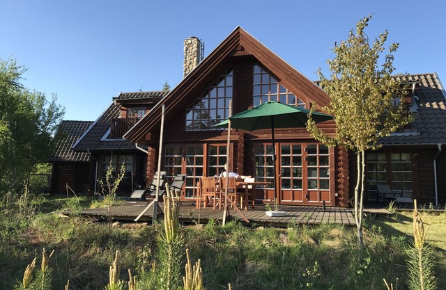 Luxury log cabin, in the middle of nature, own beach. Wi-fi and modern facilities.