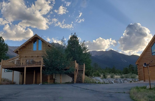 Luxury Log Home at Foot of Mt. Princeton