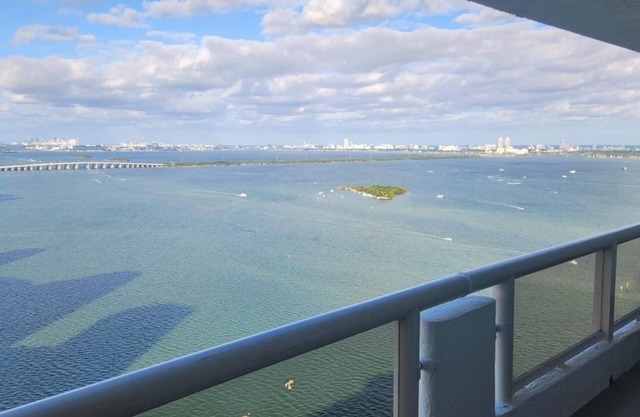 Luxury Miami Condo 3BR Bay Views + Pool Gym Spa & Designer Renovation