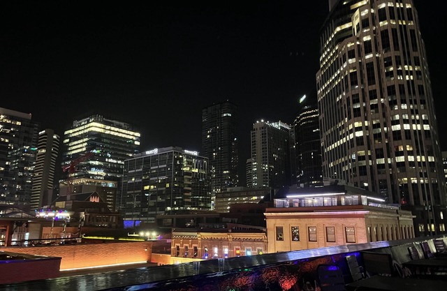 Luxury: Mins to Music City, Hot Tub, King Suit, Coffee Bar