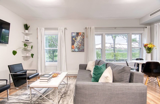 Luxury New-Build 2BR w King Bed, Designer Finishes + Ultra-Fast WiFi & AC