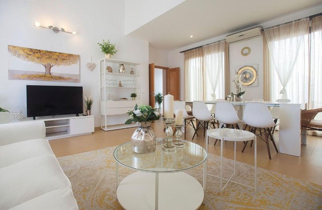 Luxury ocean view 100m from the beach and pool !!!