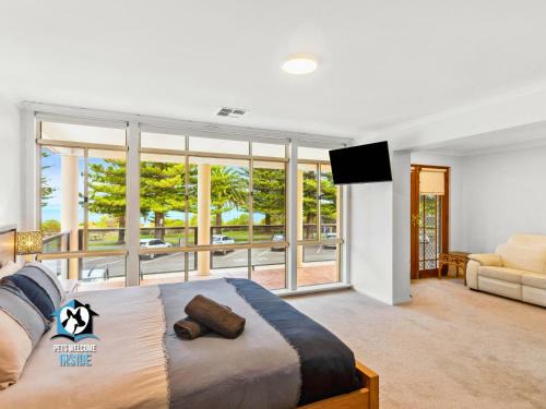 Luxury Ocean Front 3BR Home in Central Victor