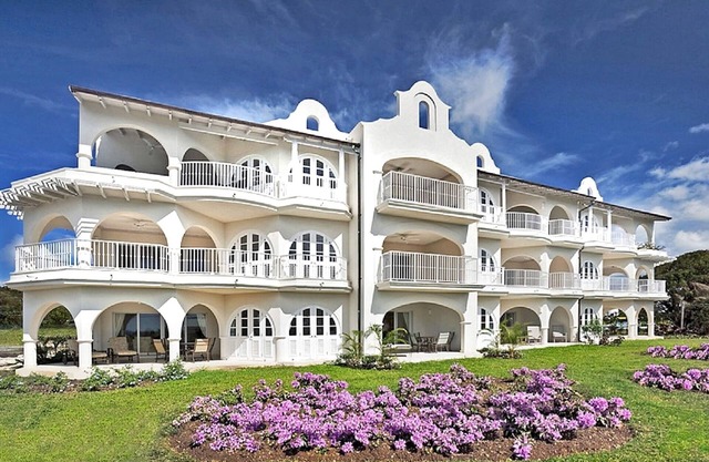 Luxury ocean view apartment 2 minutes from the beach