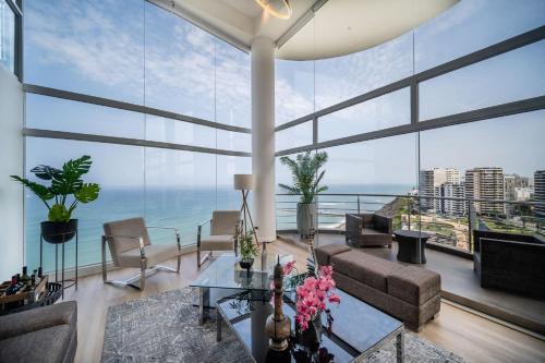Luxury Ocean View Penthouse with Pool in Miraflores
