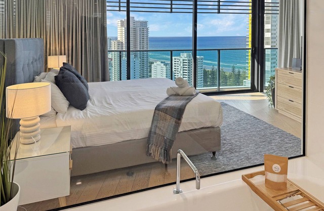 Luxury Oracle Stay Ocean Views 2BR Lvl23